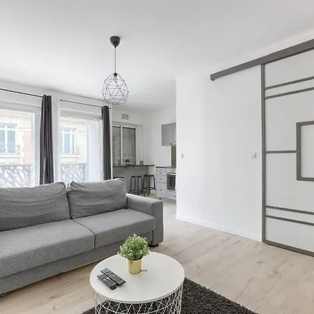 Apartment Champs Elysees Haussmann Charming 1br